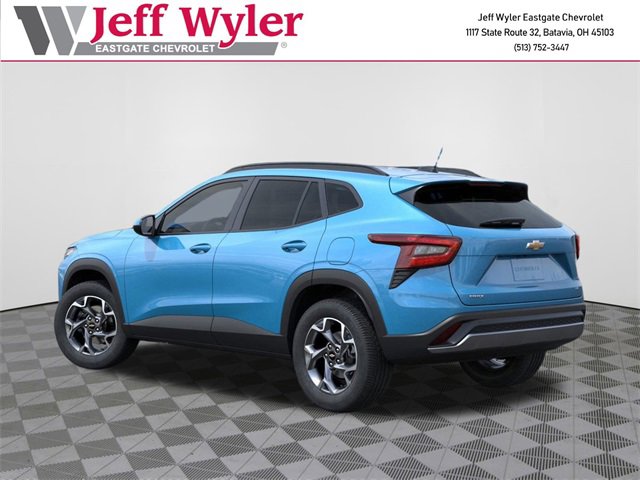 2025 Chevrolet Trax LT photo 3