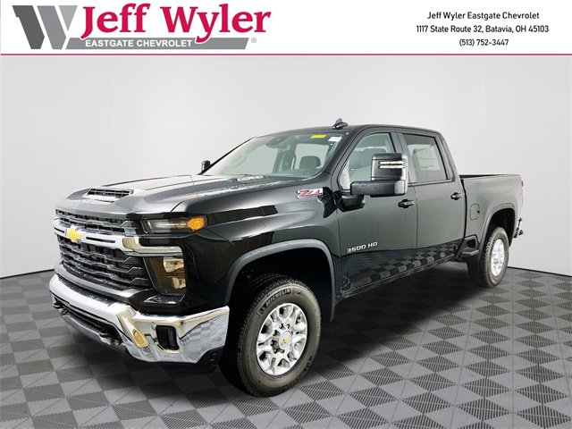 2025 Chevrolet Silverado 3500HD LT photo 2