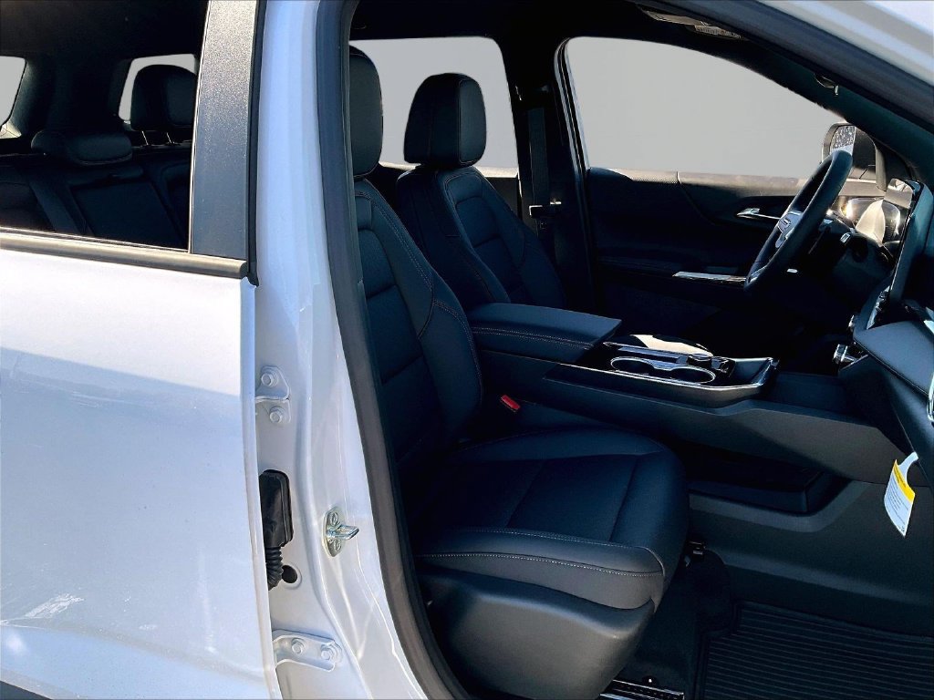 2027 Chevrolet Equinox LT - Photo 18