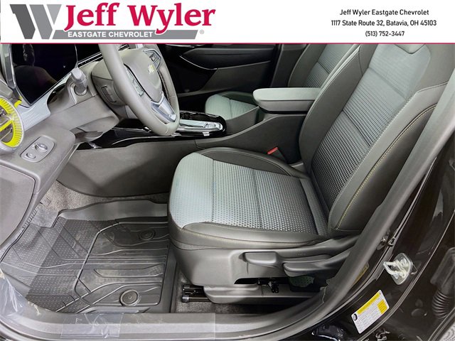 2026 Chevrolet Trax LT photo 2