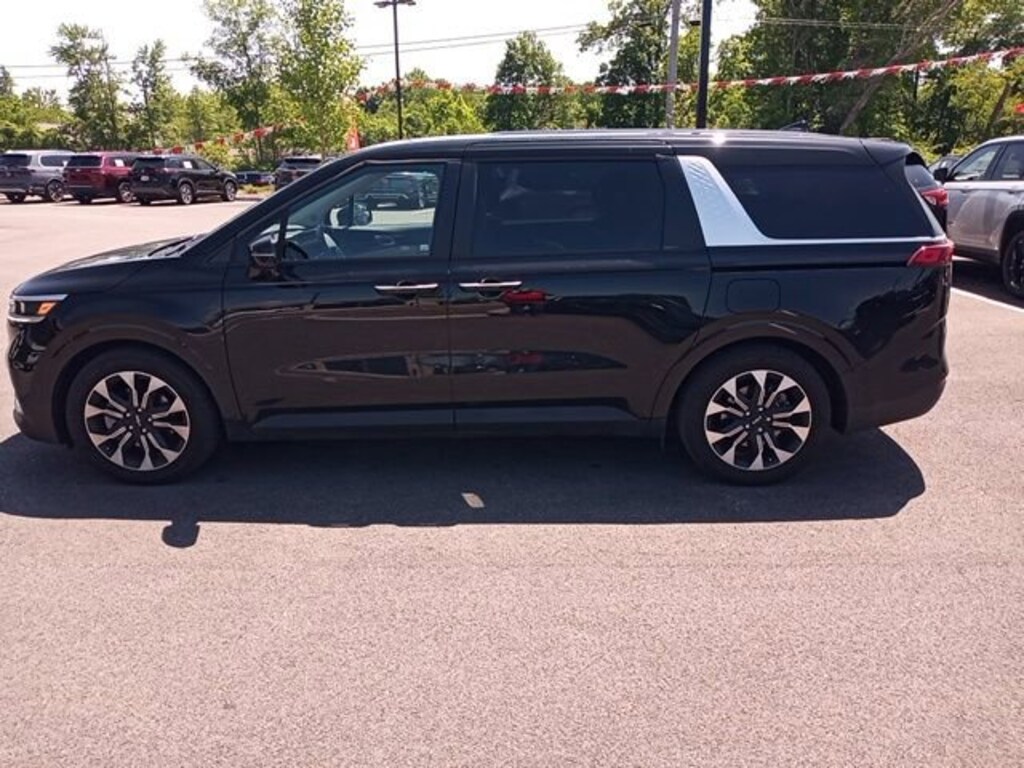 Used 2024 Kia Carnival