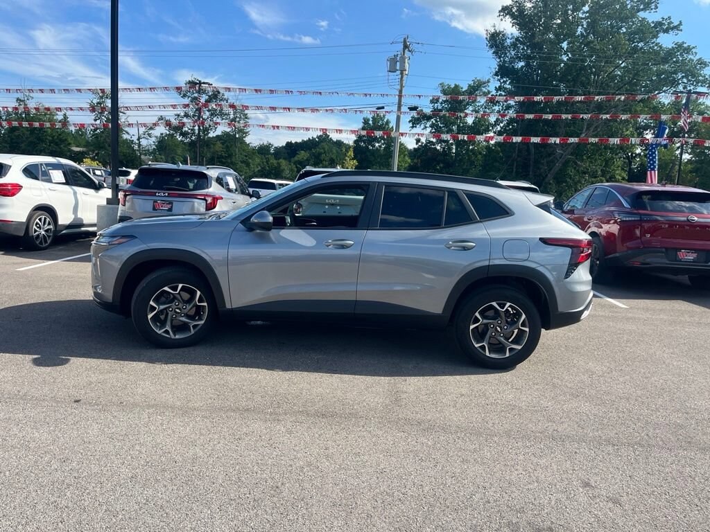 Used 2025 Chevrolet Trax SUV