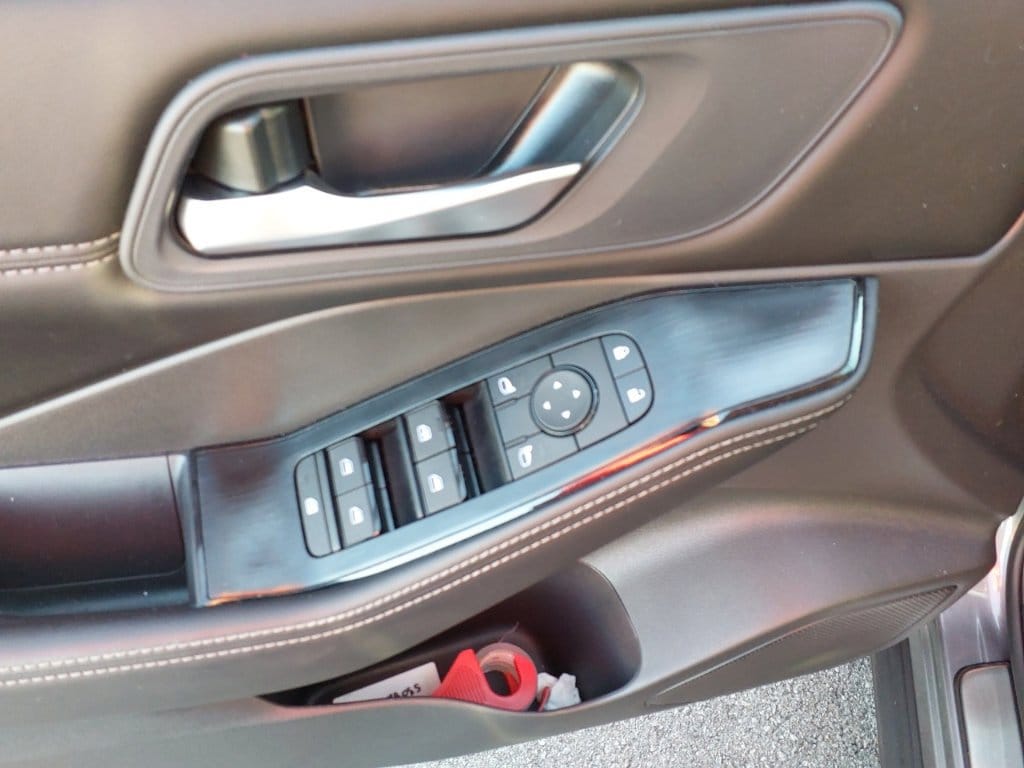 2026 Nissan Rogue Dark Armor - Photo 13