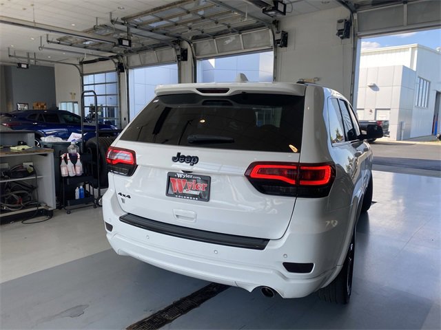 2017 Jeep Grand Cherokee Altitude photo 3