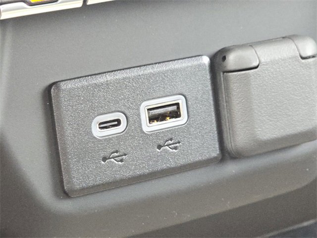 2025 Chevrolet Silverado 1500 Custom photo 3