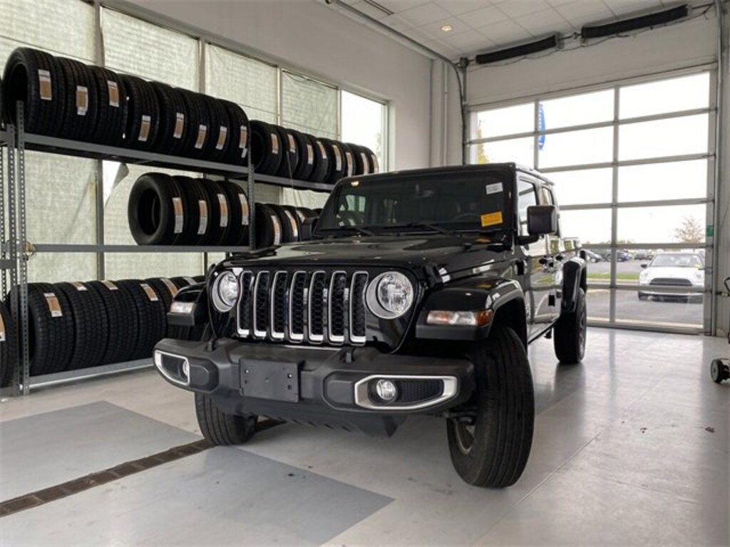 Used 2023 Jeep Gladiator  Truck Crew Cab