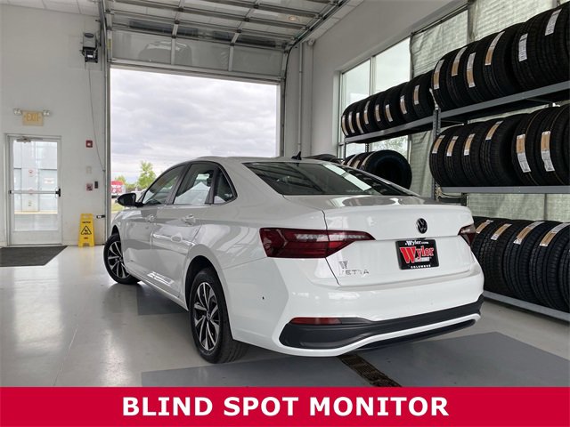 2022 Volkswagen Jetta 1.5T S photo 2