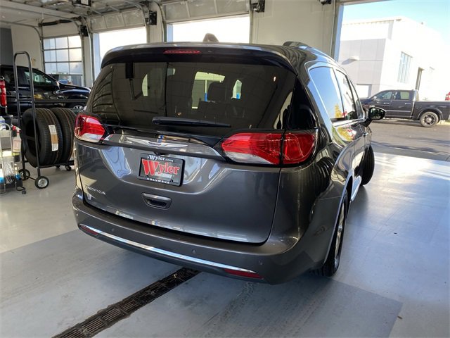 2019 Chrysler Pacifica Touring L photo 4