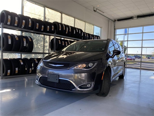 2019 Chrysler Pacifica Touring L photo 2