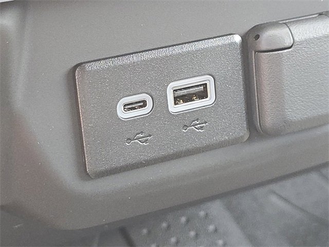 2025 Chevrolet Silverado 1500 Custom photo 3