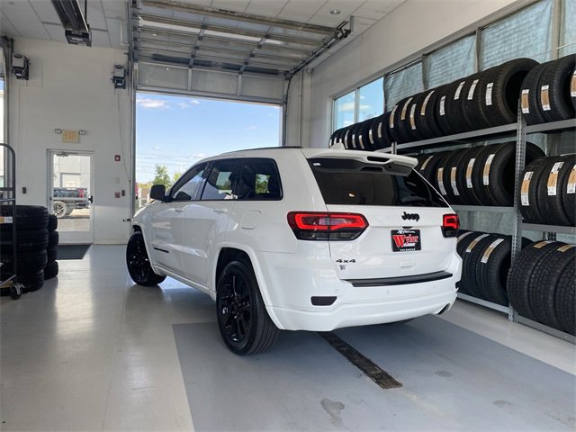 2017 Jeep Grand Cherokee Altitude photo 2