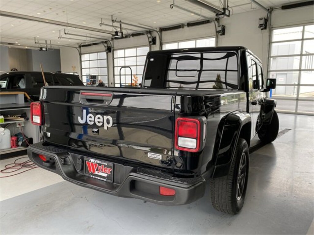 Used 2023 Jeep Gladiator  Truck Crew Cab