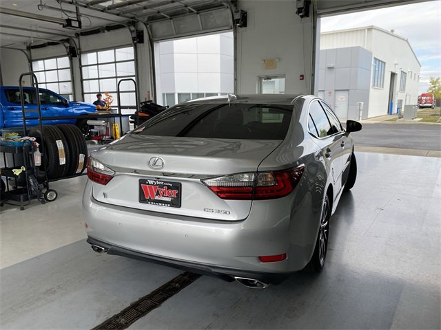 2016 Lexus ES 350 photo 3