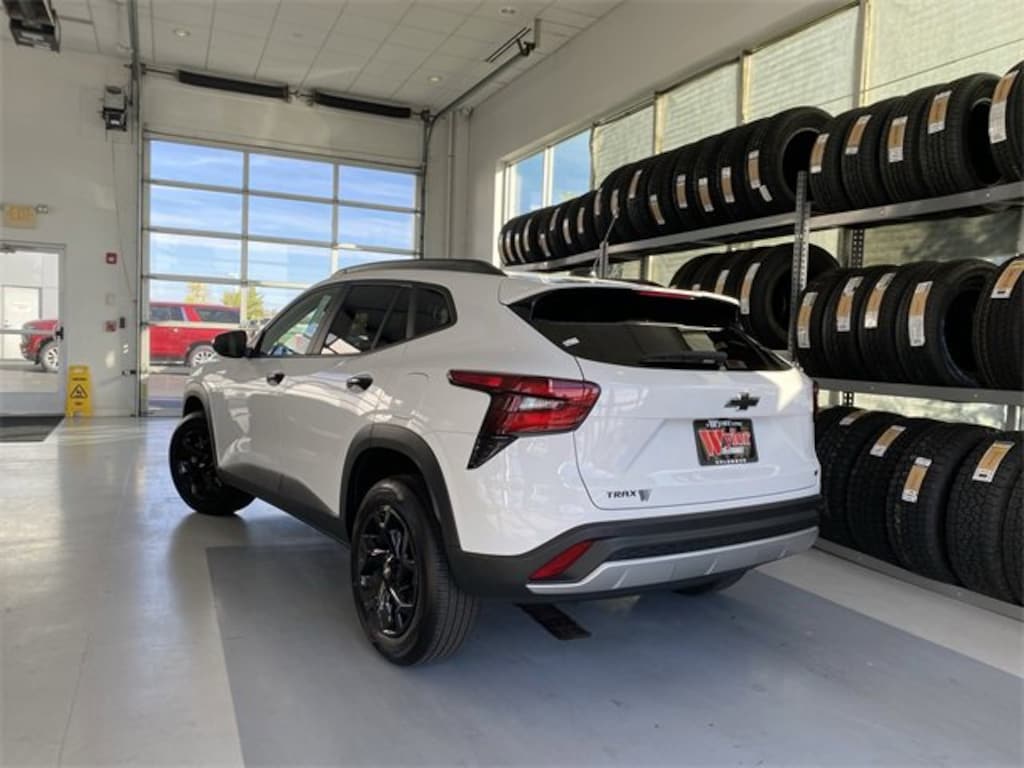 New 2025 Chevrolet Trax LT SUV