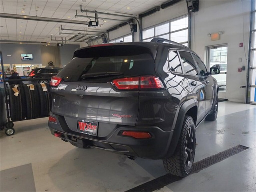 Used 2016 Jeep Cherokee SUV
