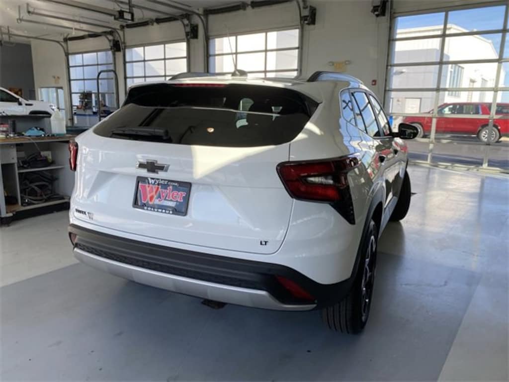 New 2025 Chevrolet Trax LT SUV