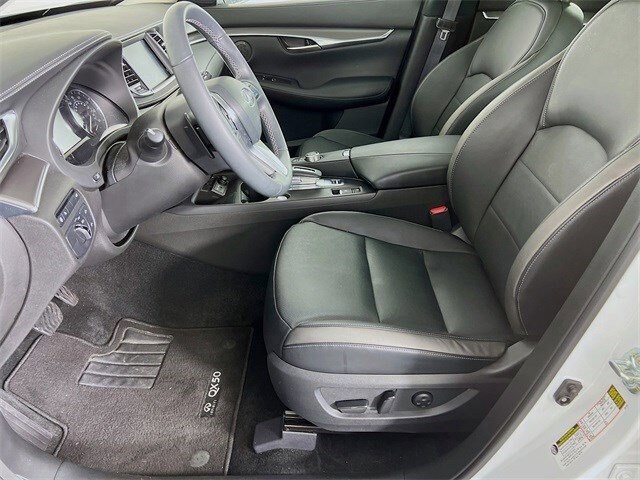 2023 Infiniti QX50 Luxe AWD photo 3