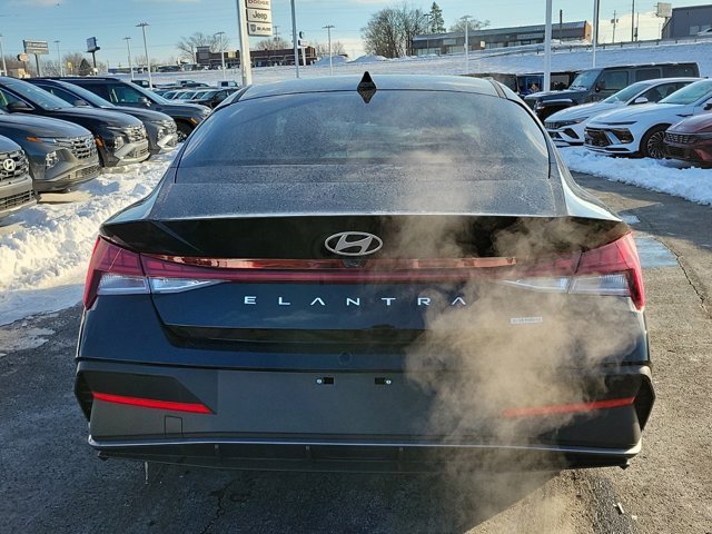 2025 Hyundai Elantra Hybrid Blue photo 4