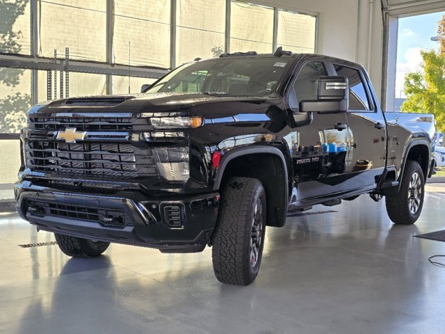 2025 Chevrolet Silverado 2500HD Custom photo 2