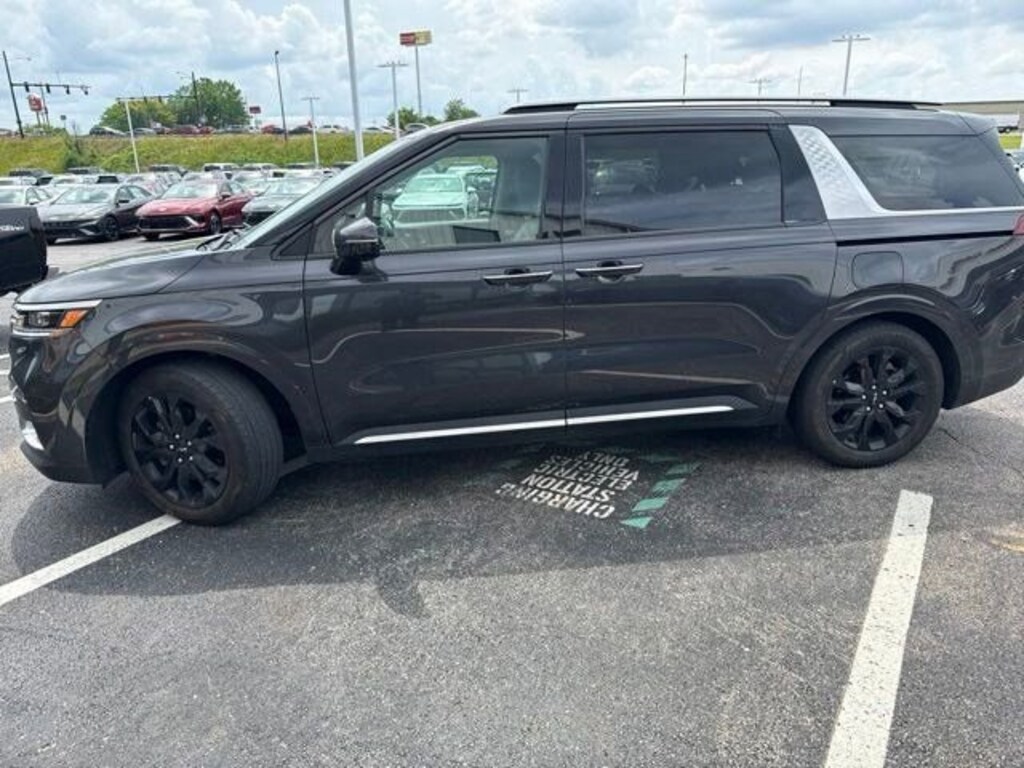 Used 2024 Kia Carnival MPV