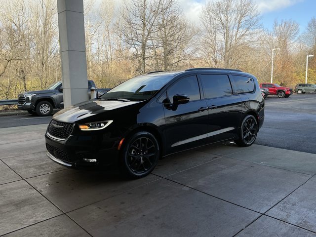 2025 Chrysler Pacifica Limited photo 2