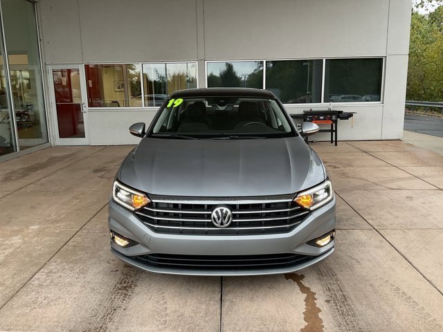 2019 Volkswagen Jetta SEL Premium photo 2