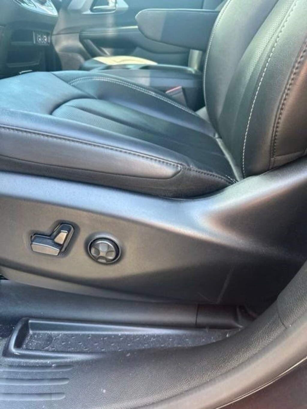 Used 2025 Chrysler Pacifica Van Passenger Van