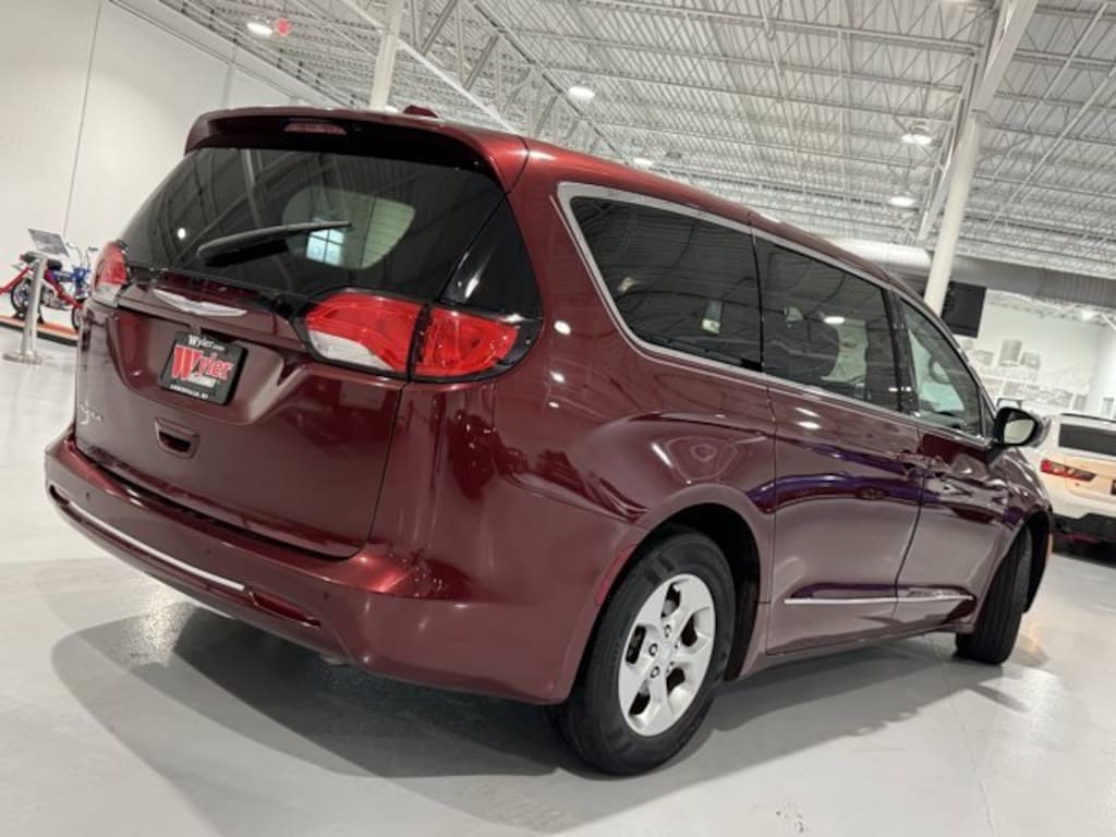 Used 2017 Chrysler Pacifica Van