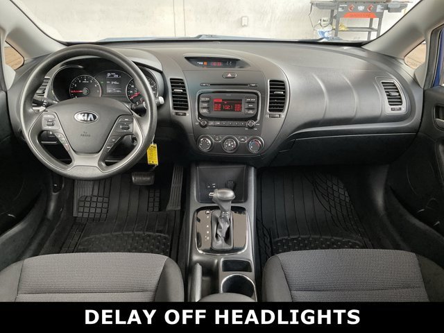 2017 Kia Forte LX Base photo 4