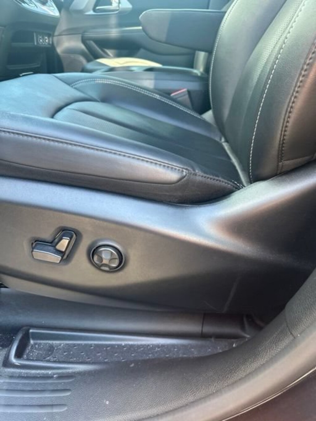 Used 2025 Chrysler Pacifica Van Passenger Van