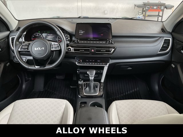 2023 Kia Seltos SX photo 3