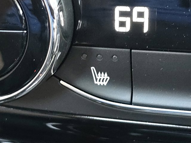 2025 Chevrolet Trax photo 2