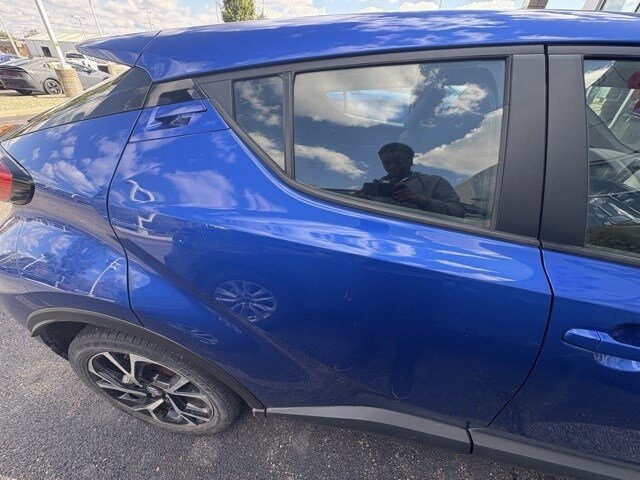 2018 Toyota C-HR XLE photo 2
