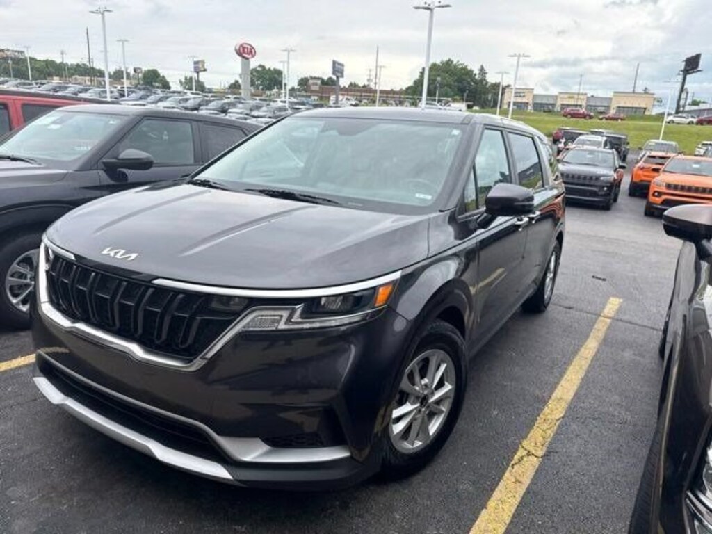 Used 2023 Kia Carnival MPV