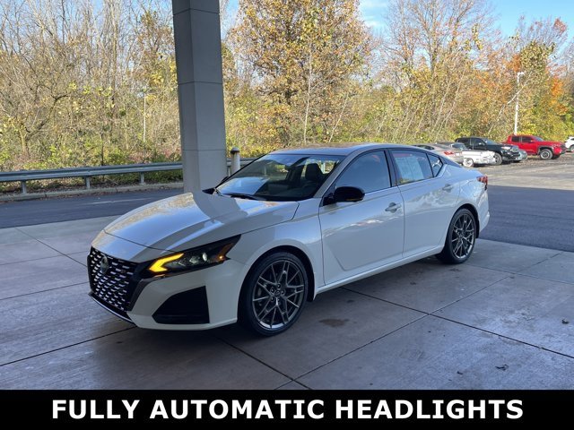 2023 Nissan Altima SR photo 3