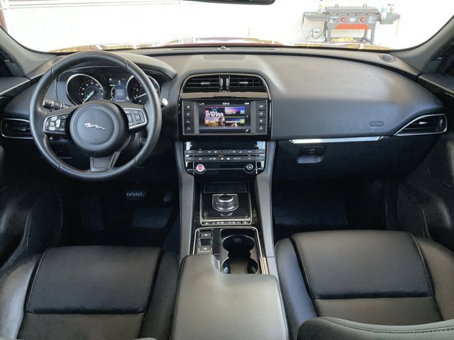 2018 Jaguar F-PACE Premium photo 4