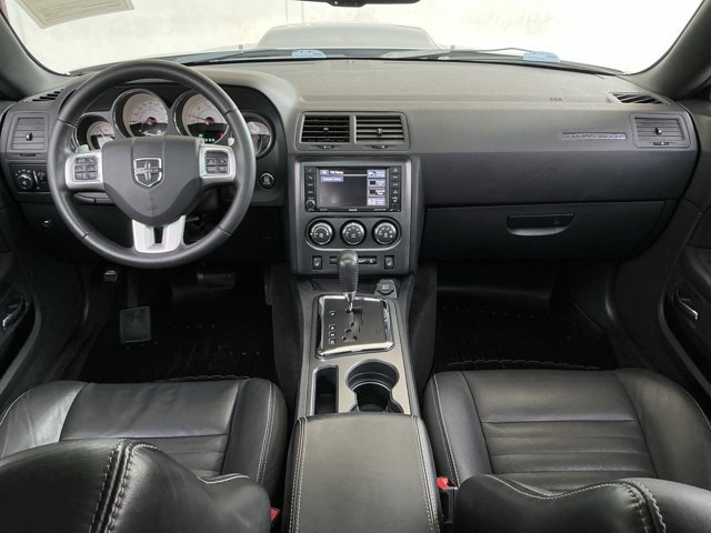 2014 Dodge Challenger R/T Plus photo 4