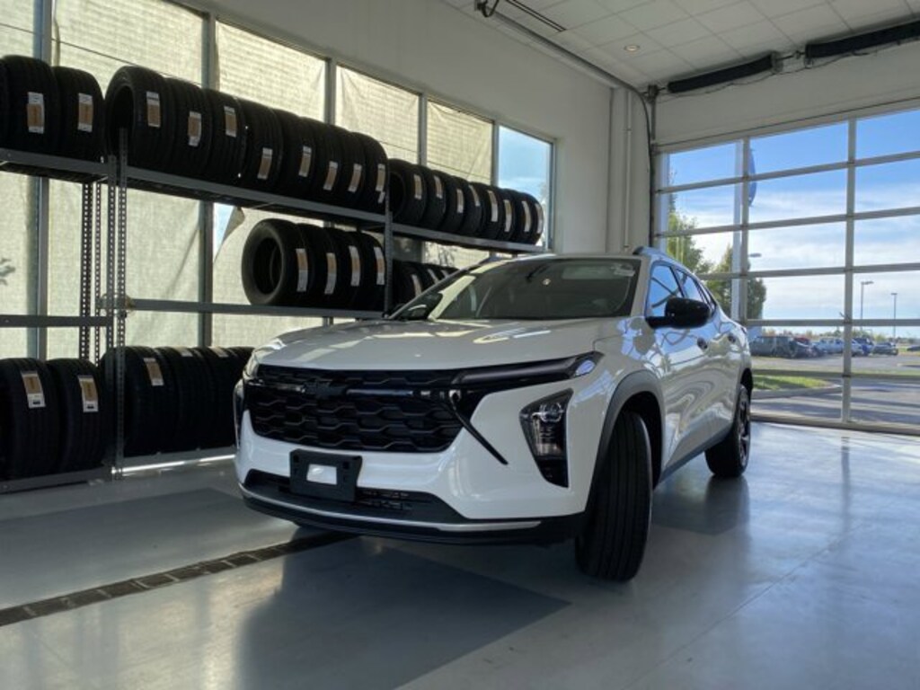 New 2025 Chevrolet Trax LT SUV