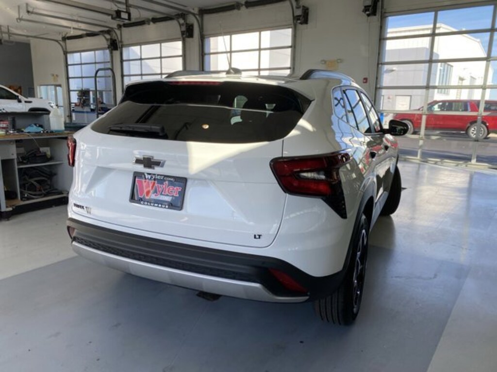 New 2025 Chevrolet Trax LT SUV
