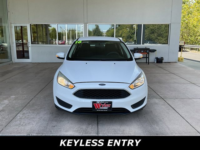 2016 Ford Focus SE photo 2