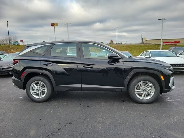 2025 Hyundai Tucson SE photo 3