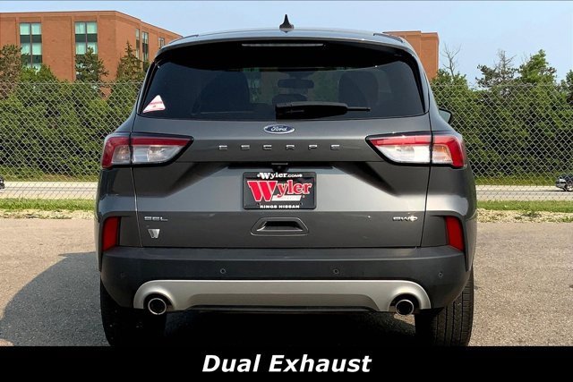 2022 Ford Escape SEL photo 2