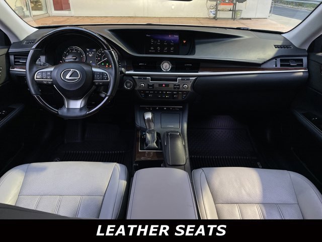 2017 Lexus ES 350 photo 4