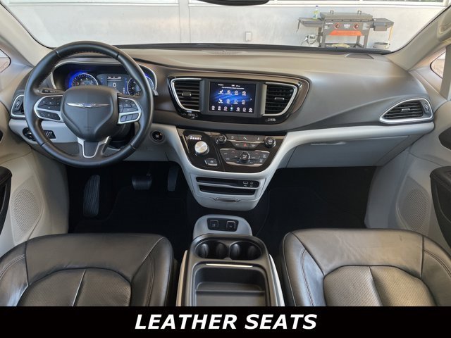 2018 Chrysler Pacifica Touring L photo 3