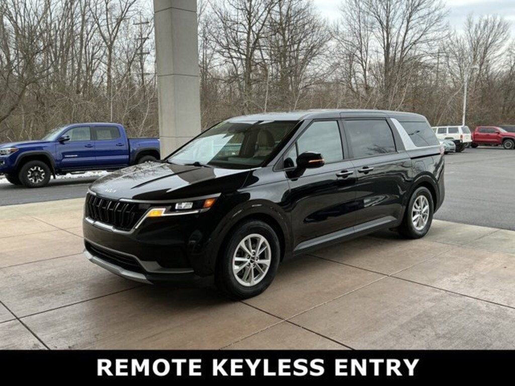Used 2023 Kia Carnival MPV