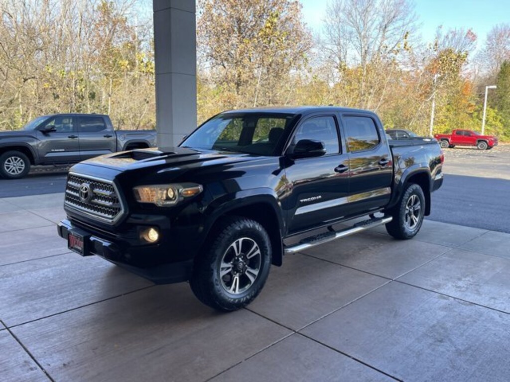 Used 2017 Toyota Tacoma  Truck Double Cab
