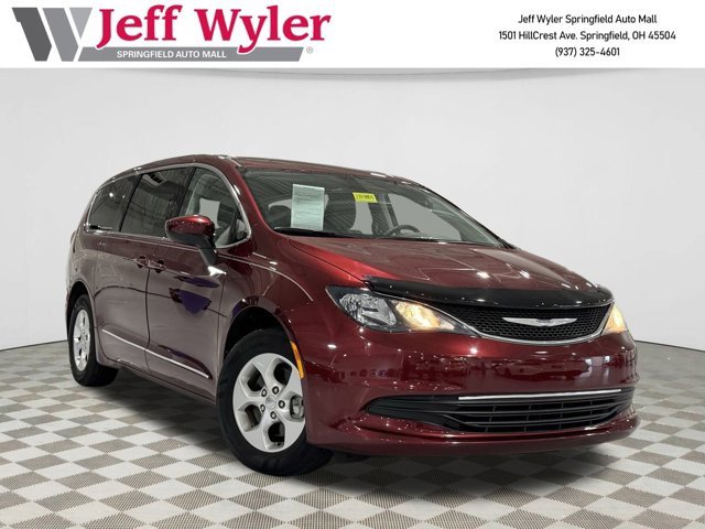 2017 Chrysler Pacifica LX's photo