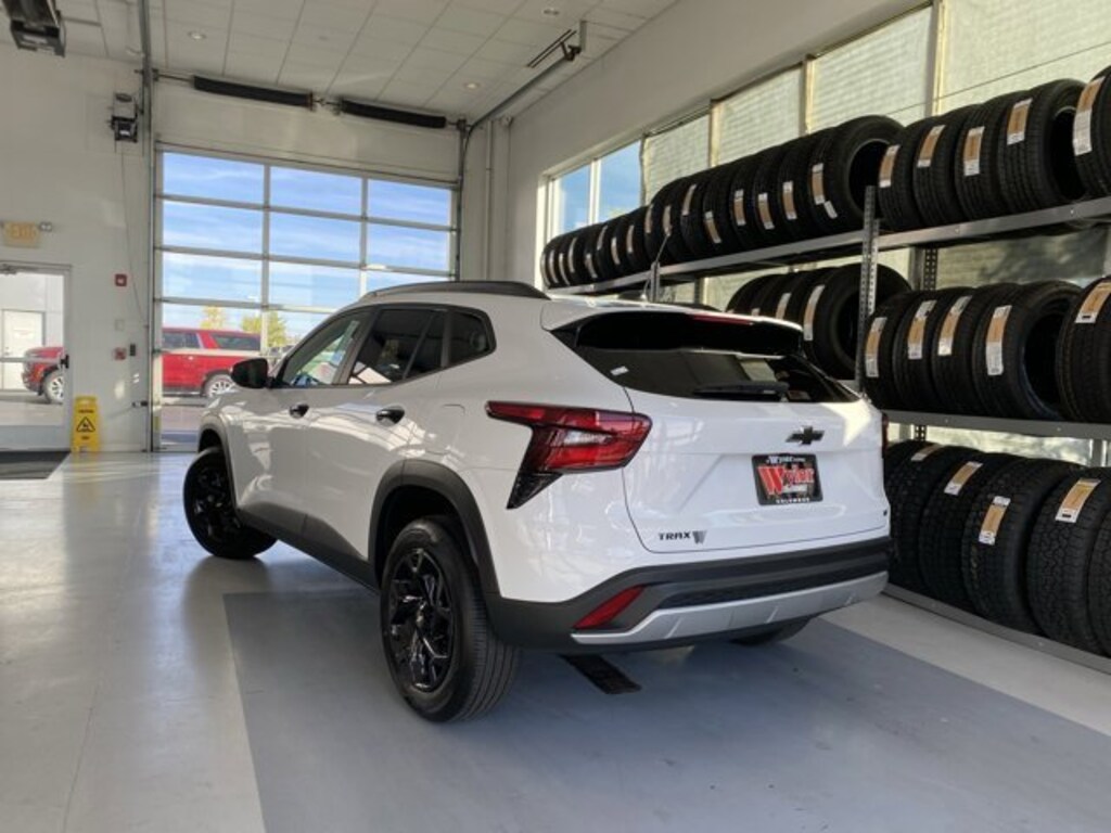 New 2025 Chevrolet Trax LT SUV