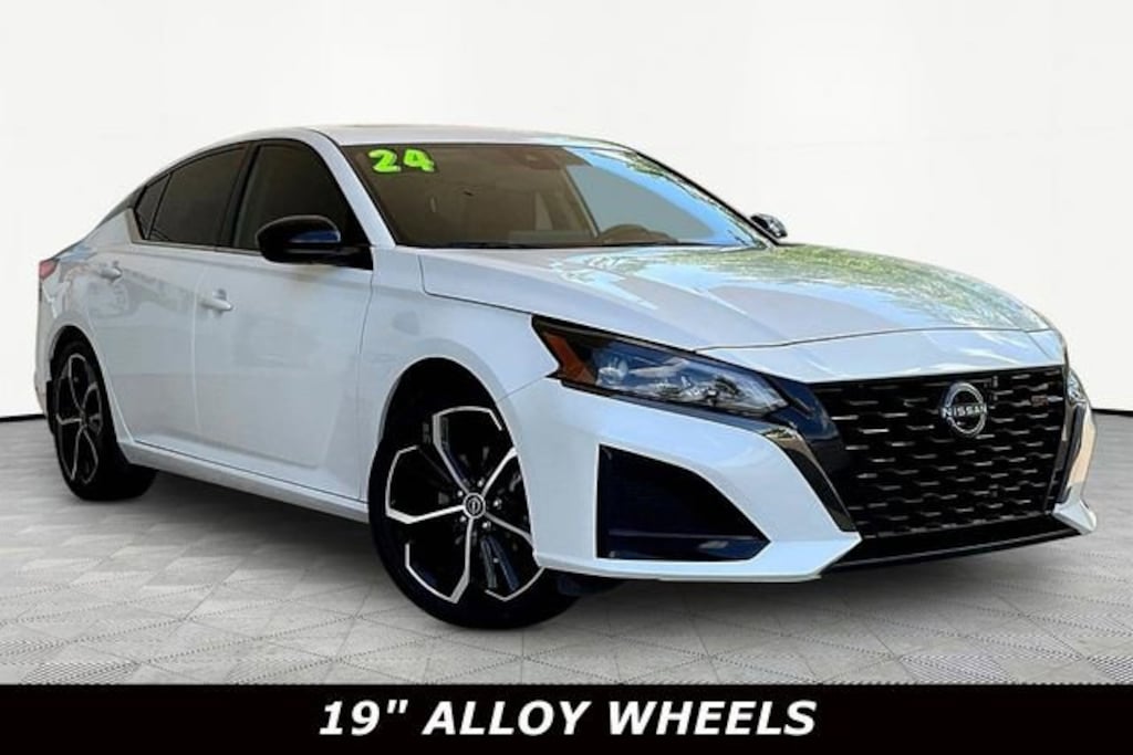 Used 2024 Nissan Altima Sedan