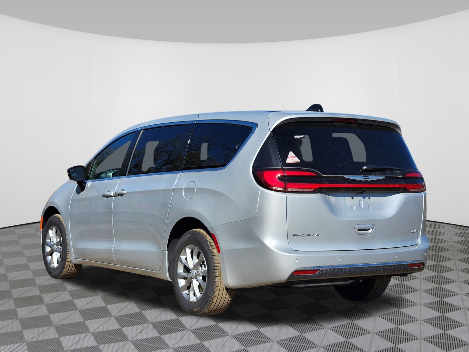2026 Chrysler Pacifica photo 2